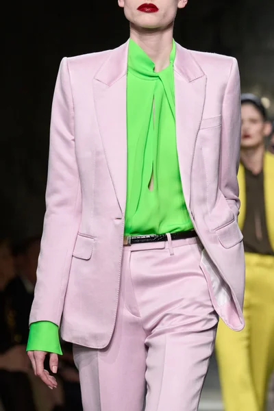 Look 54